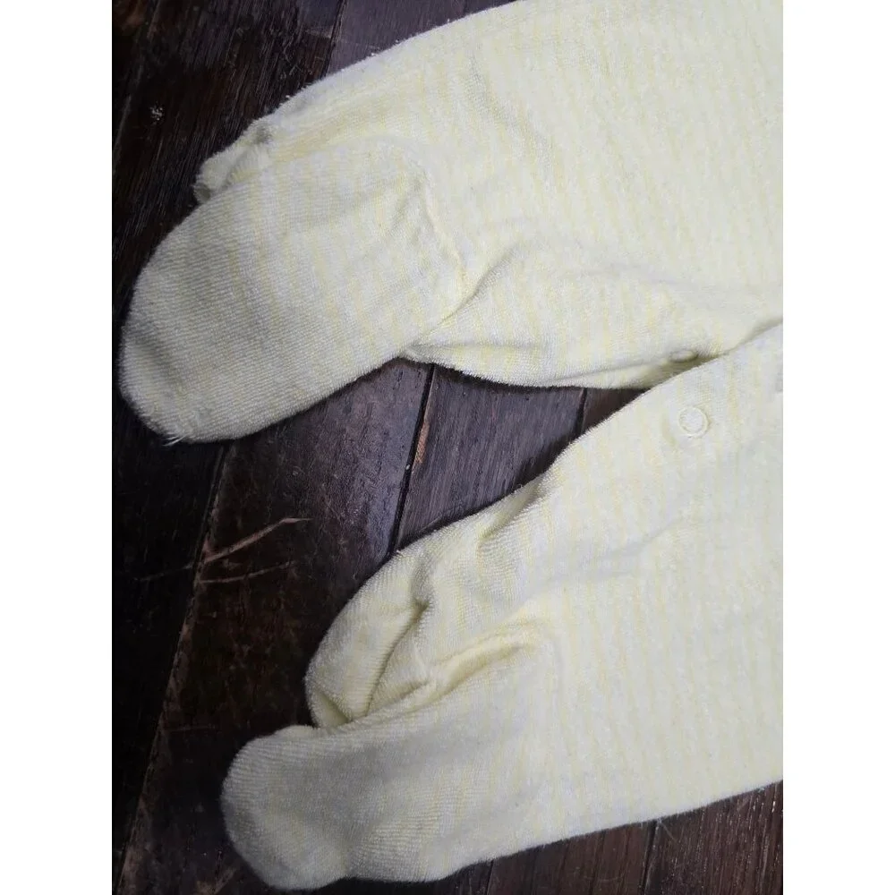Vintage 2000s Carters Yellow Bee Body Suit Footies